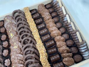 TWISTED SPECIALTY CHOCOLATE & NUT GIFT TRAY - EXTRA LARGE