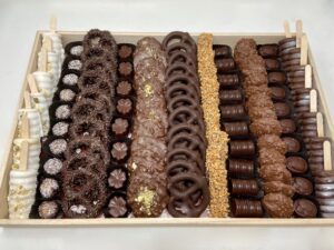 TWISTED SPECIALTY CHOCOLATE & NUT GIFT TRAY - EXTRA LARGE