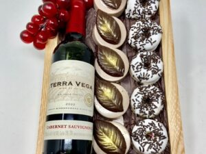 Rosh Hashanah Petit Four & Wine Wooden Gift Box